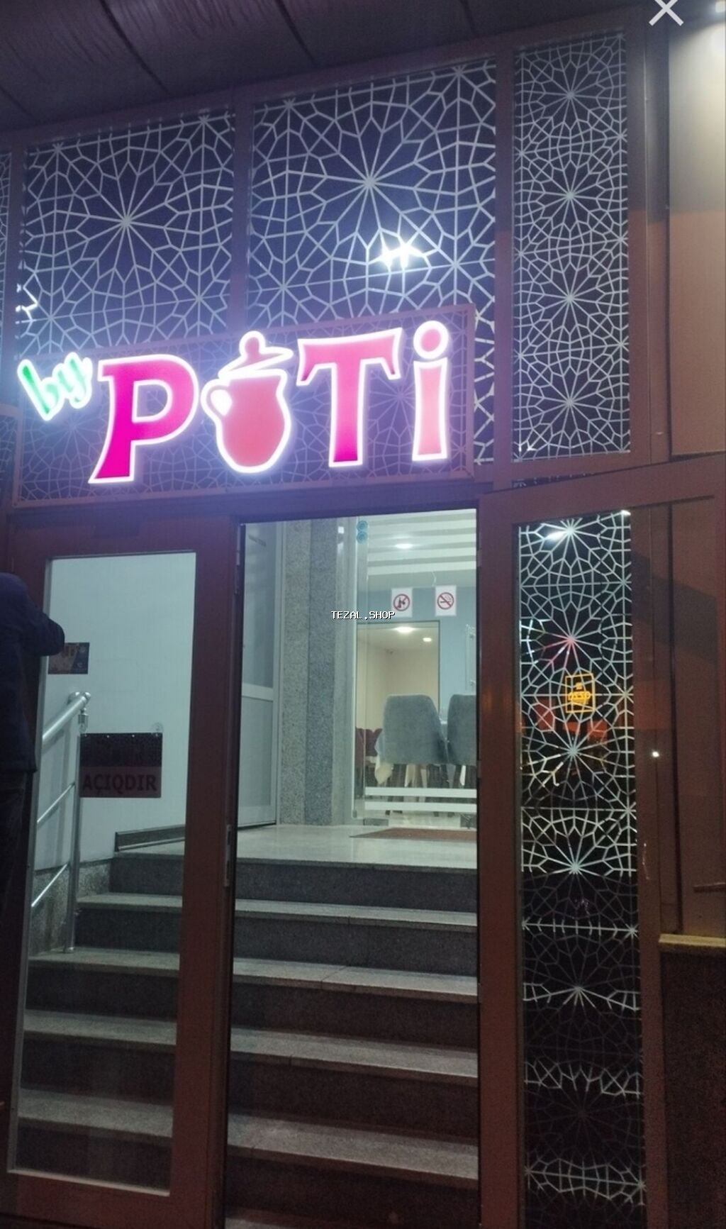 Baner Vinil ishləri görülür həm çap həm montaj.karkaslarin stendlərin