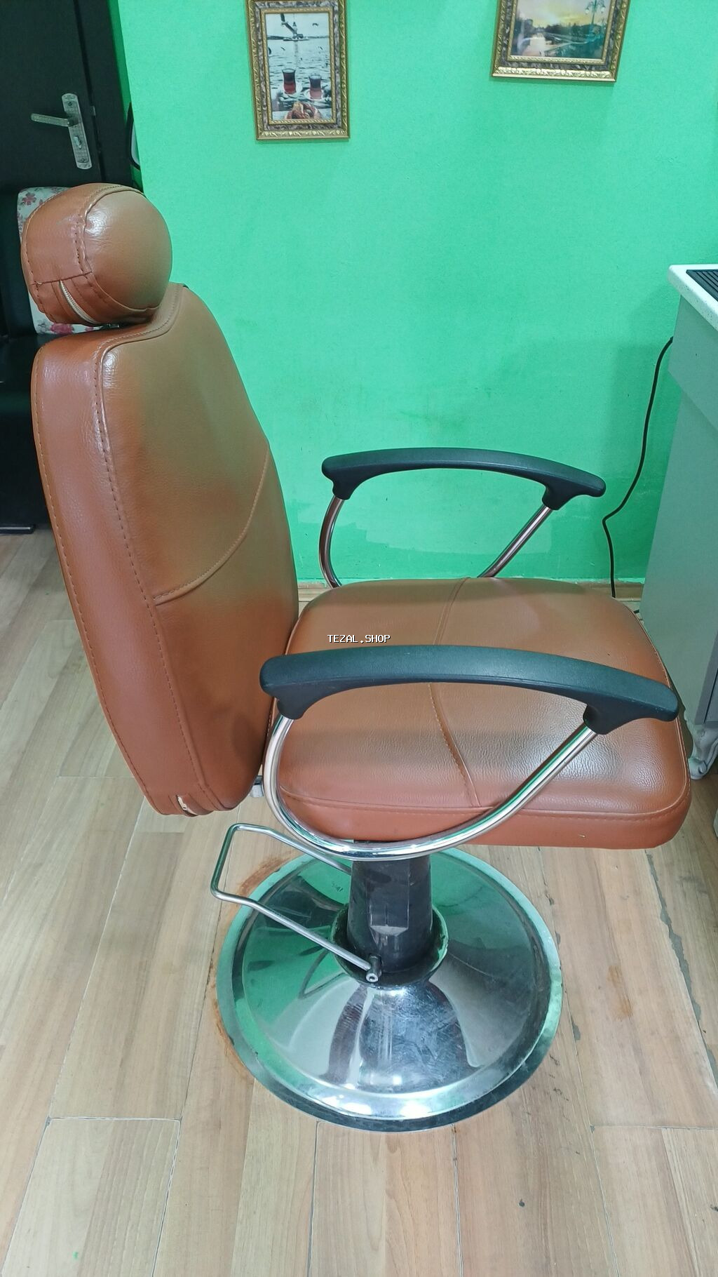 Salam Tek kresslo 100 manat hamsini biryerde alana 200 manat unvan