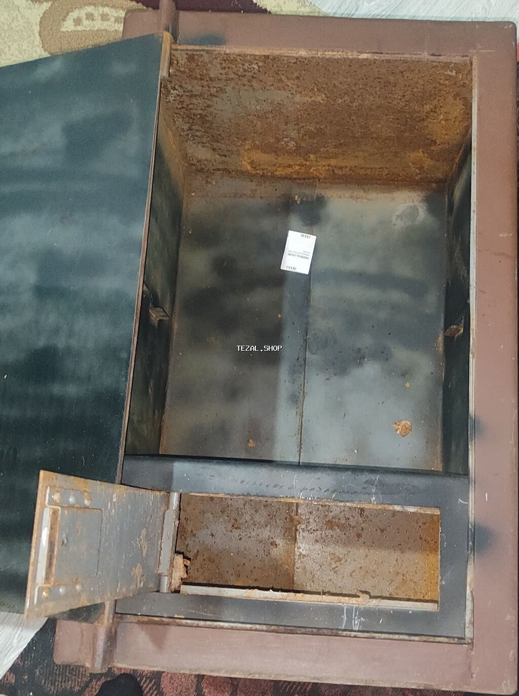 Seyf satılır ağır köhnə demirden hazırlanıb