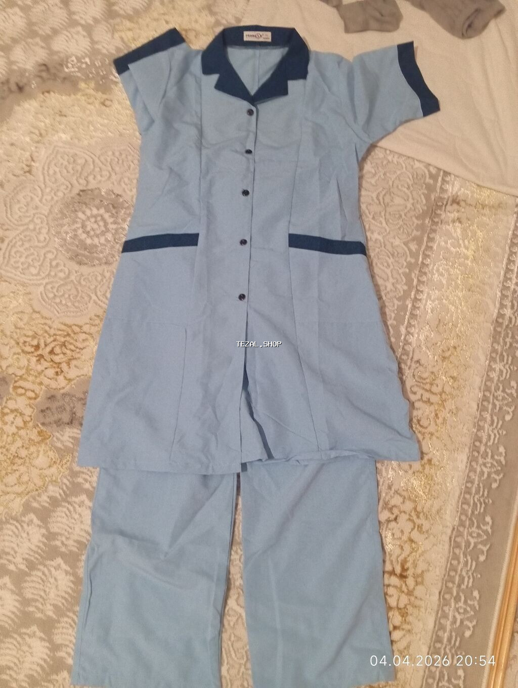 Tibbi forma dəsti – açıq mavi rəngdə, tünd mavi detallarla. - 2