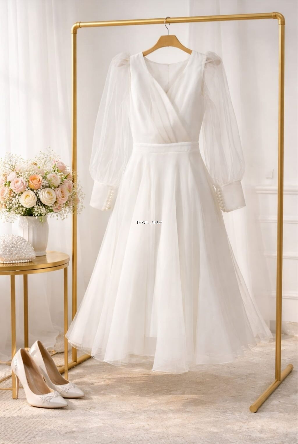 Ağ rəngli zərif gəlinlik 1 dəfə geyinilib. - Dizayn: V-yaxa, qatlana