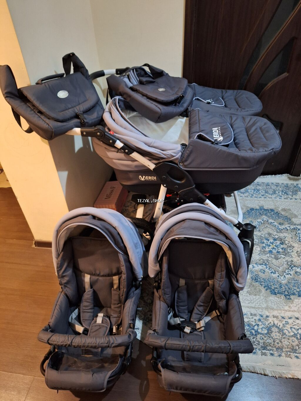 Əkizlər üçün araba, Yaş: <1 ay