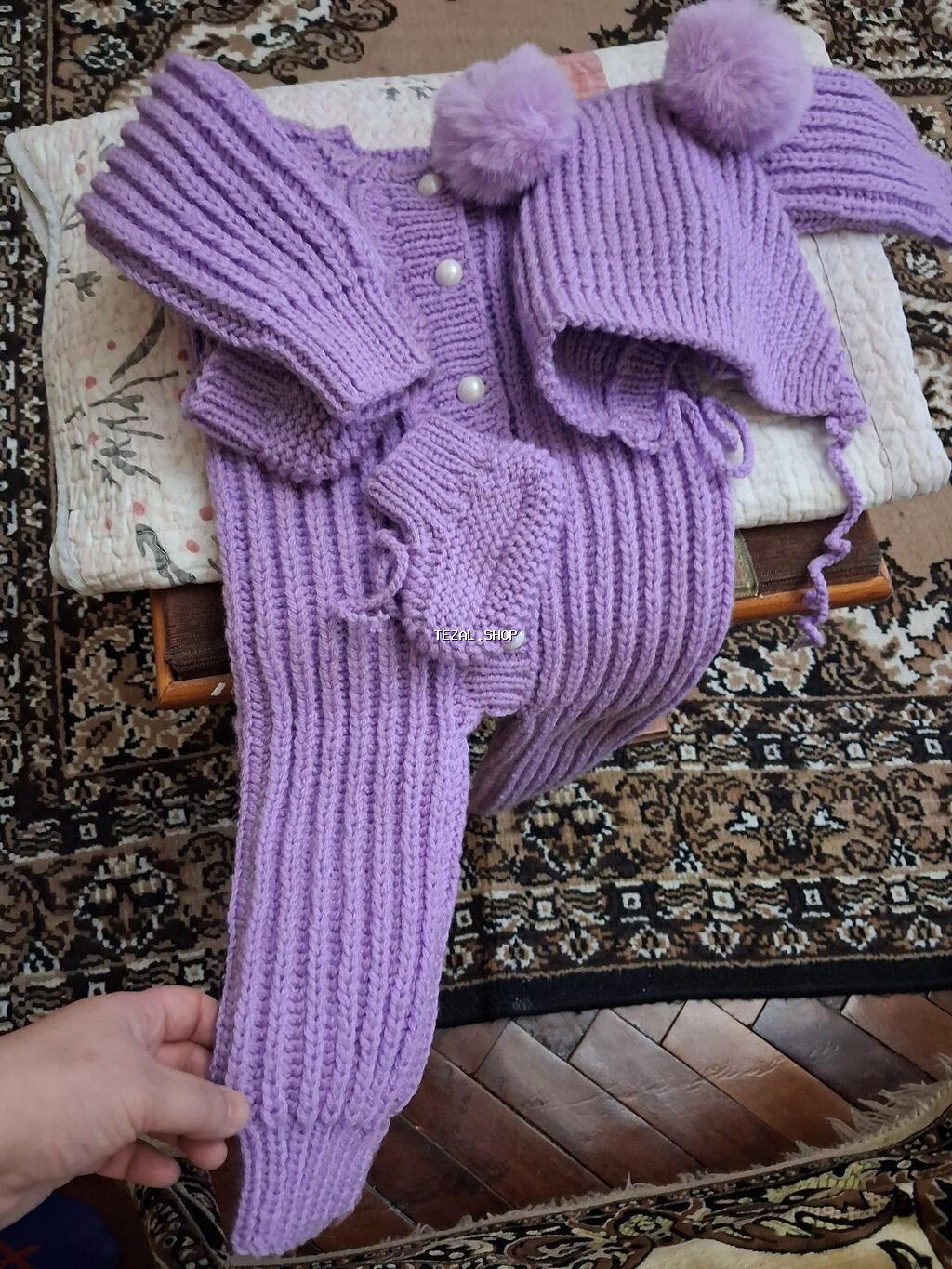 Bənövşəyi rəngdə, əl işı toxunuşlu körpə dəsti.Türkiyə istehsali