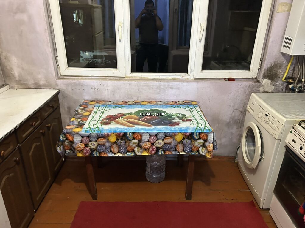 Neftçilər metrosuna ( Piyada 5 dəqiqəlik məsafədə yerləşir)