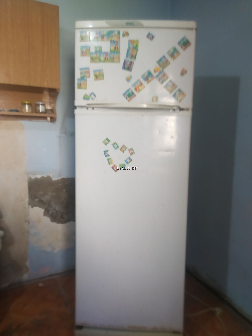 İki qapılı soyuducu - Üst qapılı dondurucu bölmə, alt qapılı əsas