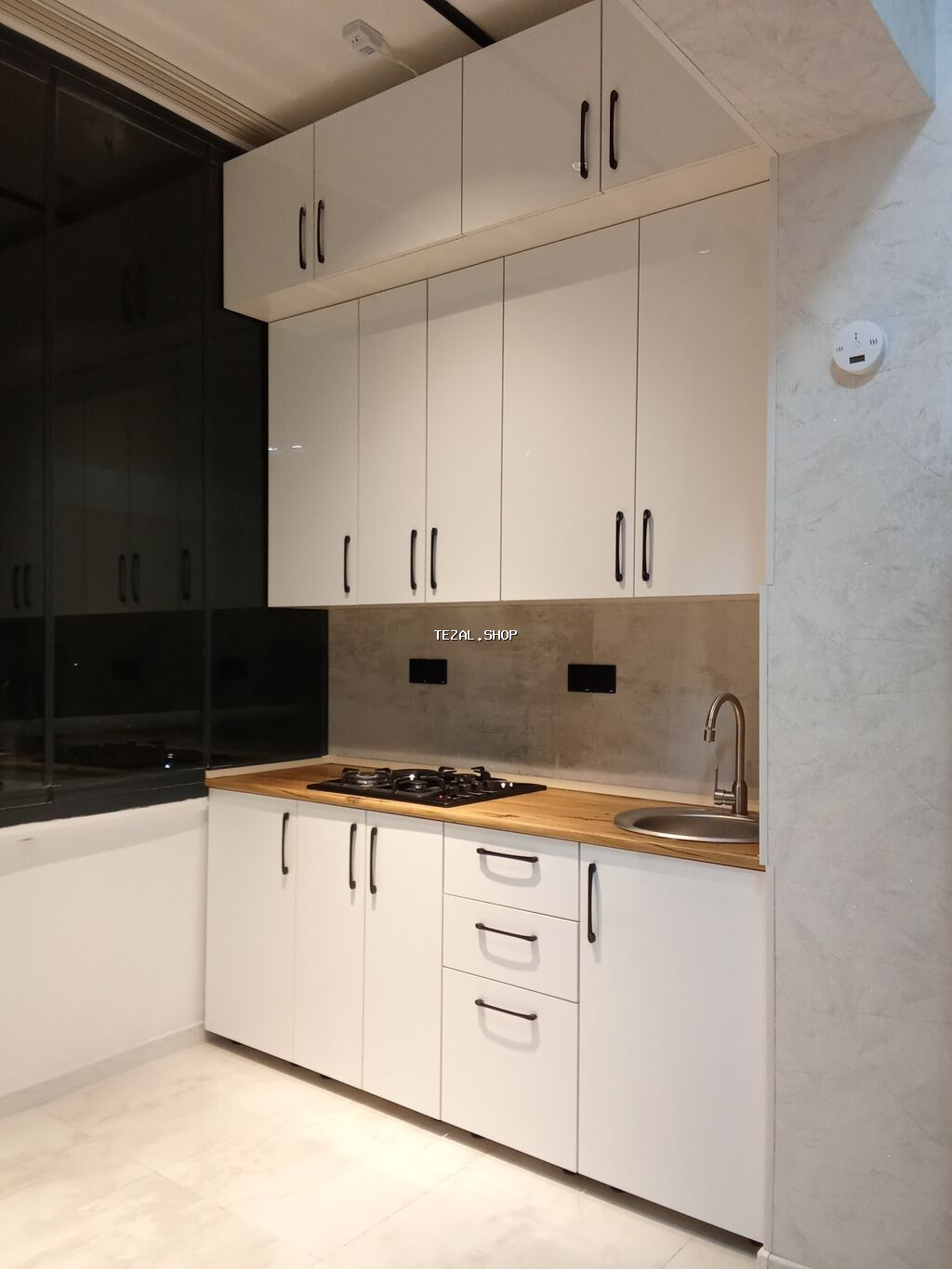 Ağ rəngli, kompakt mətbəx mebeli dəsti - Üst və alt bölmələrdən - şəkil 2