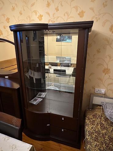 DİQQƏT BU GÜN TƏCİLİ EVDƏN ÇİXMALIDİ.Qonaq otağı üçün şkaf–vitrin və - şəkil 2
