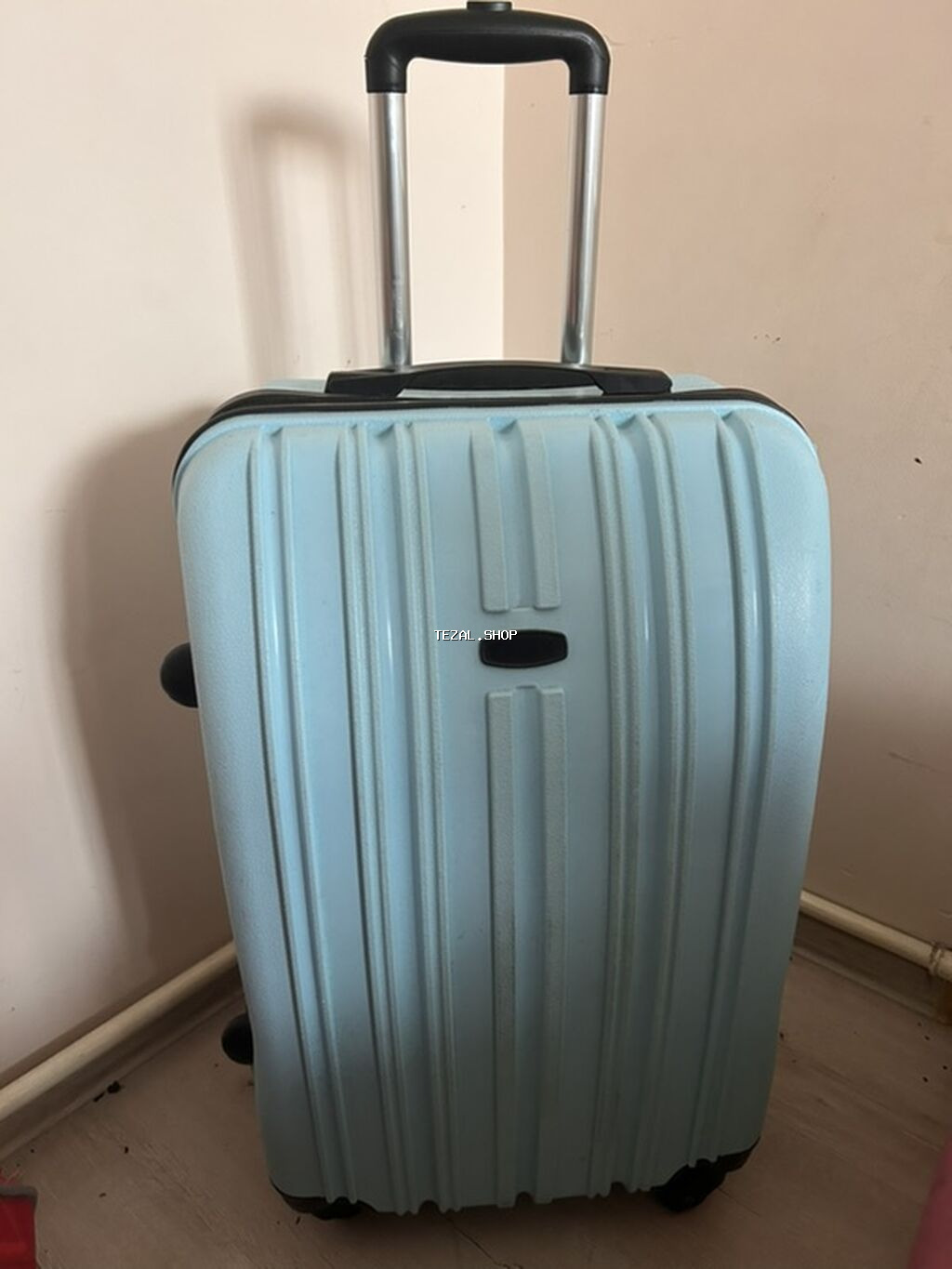 Səyahət üçün iki ədəd trolley çemodan dəsti 1) Sərt gövdəli çemodan -