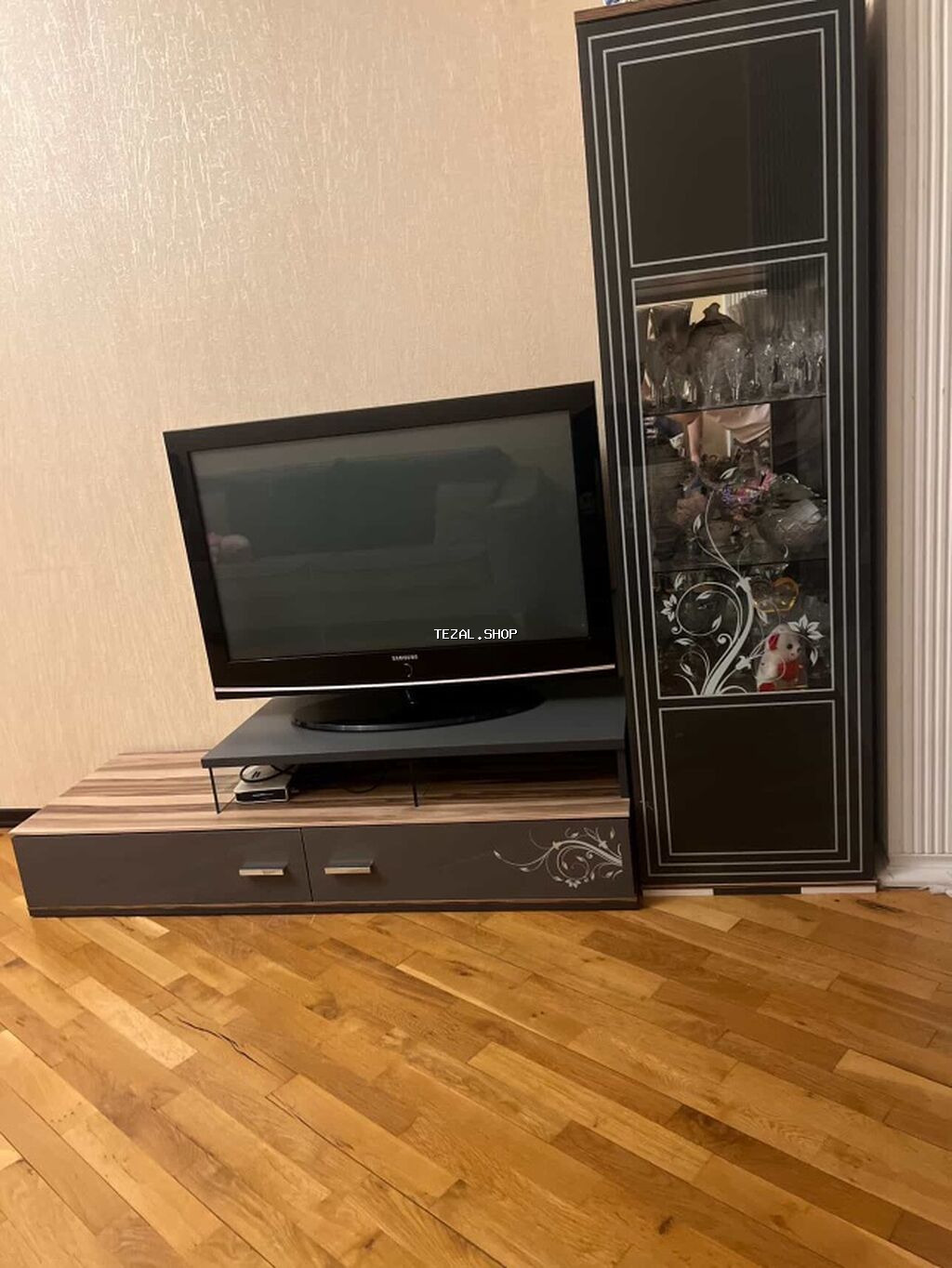 İşlənmiş, Masa və oturacaqlar