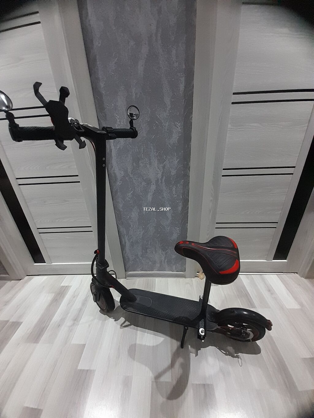 İşlənmiş Elektrik samokat 8", ≤ 250 Vt, 26 - 35 km/s, Ünvandan götürmə