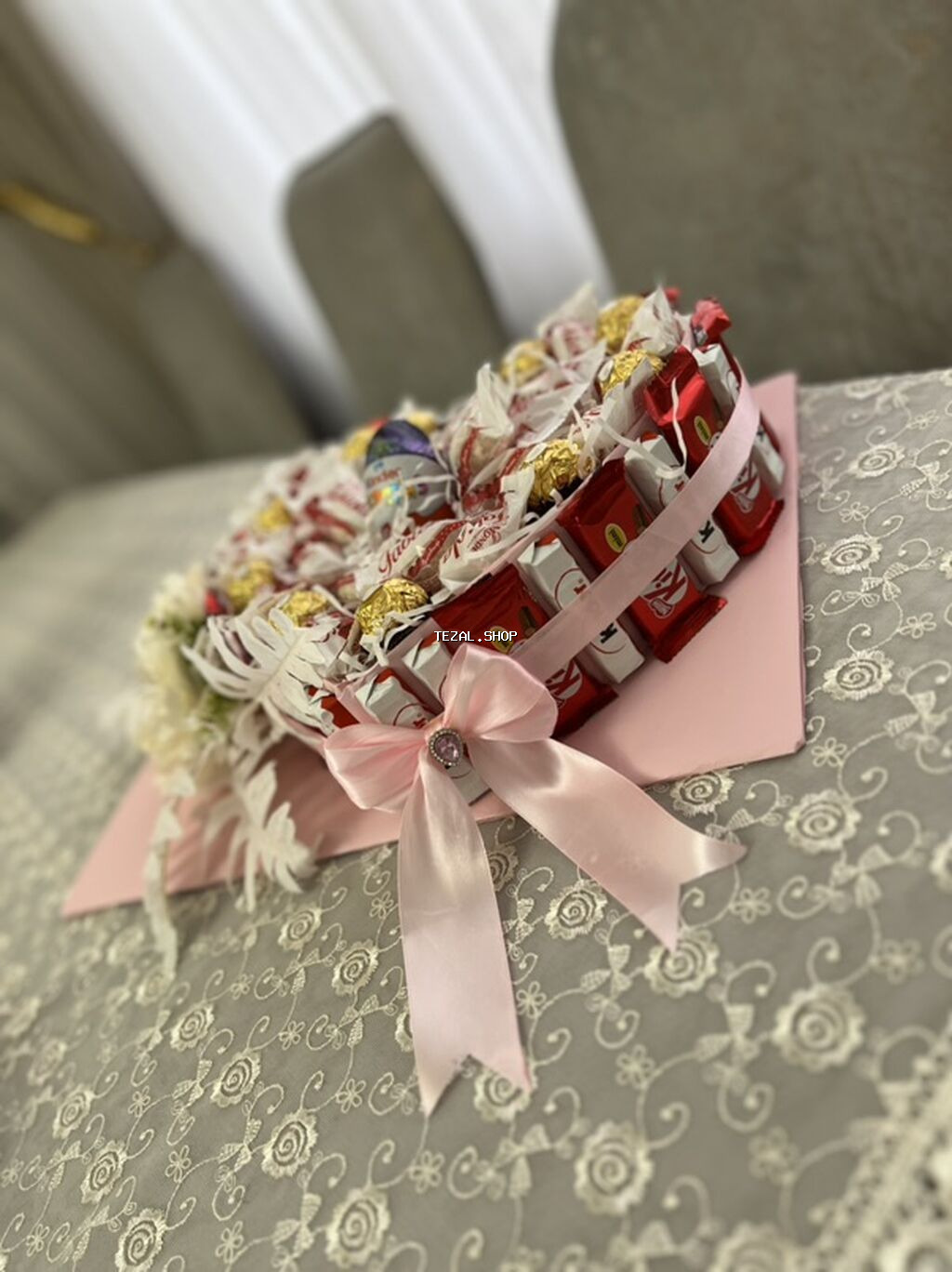 Şirniyyat hədiyyə kompozisiyası – ürək formalı şokolad səbəti - Ürək