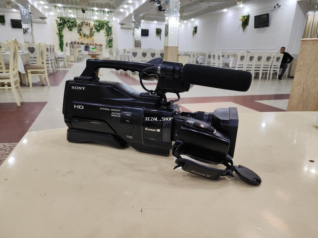 Sony HXR-MC1500 peşəkar video-kamera ela veziyyetdedi.hal hazirda