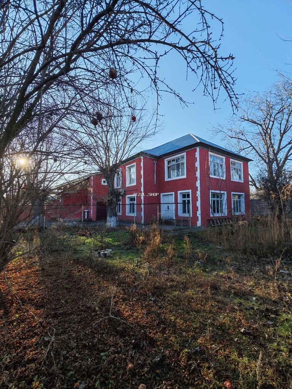 6 otaq. 160 kv. 10 sot. Kupçalı. Horadiz şəhəri, mərkəzdə 2 mərtəbəli