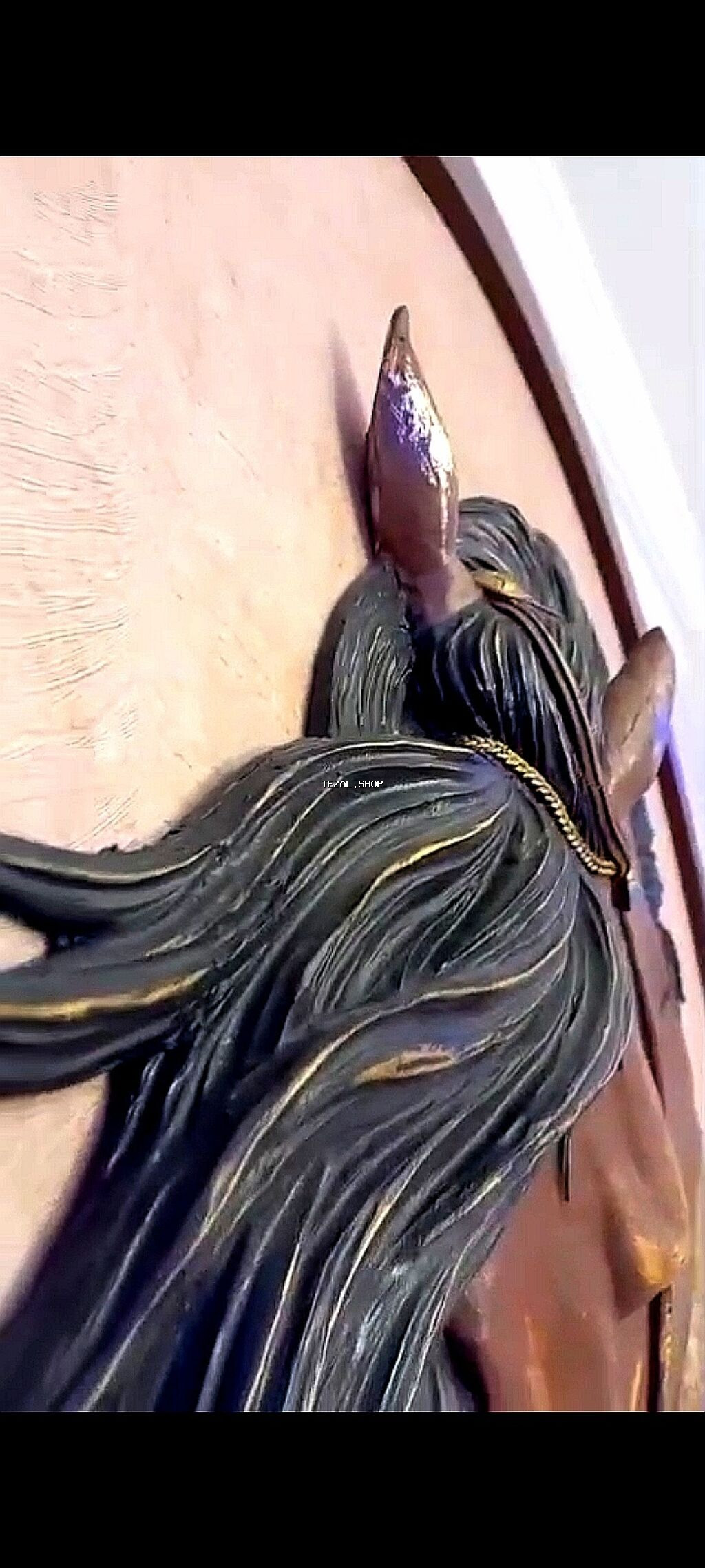 Rəsm əsəri at başlı heykel böyük ölçüdə. Heykəl sənət əsəri. Təzə - şəkil 4