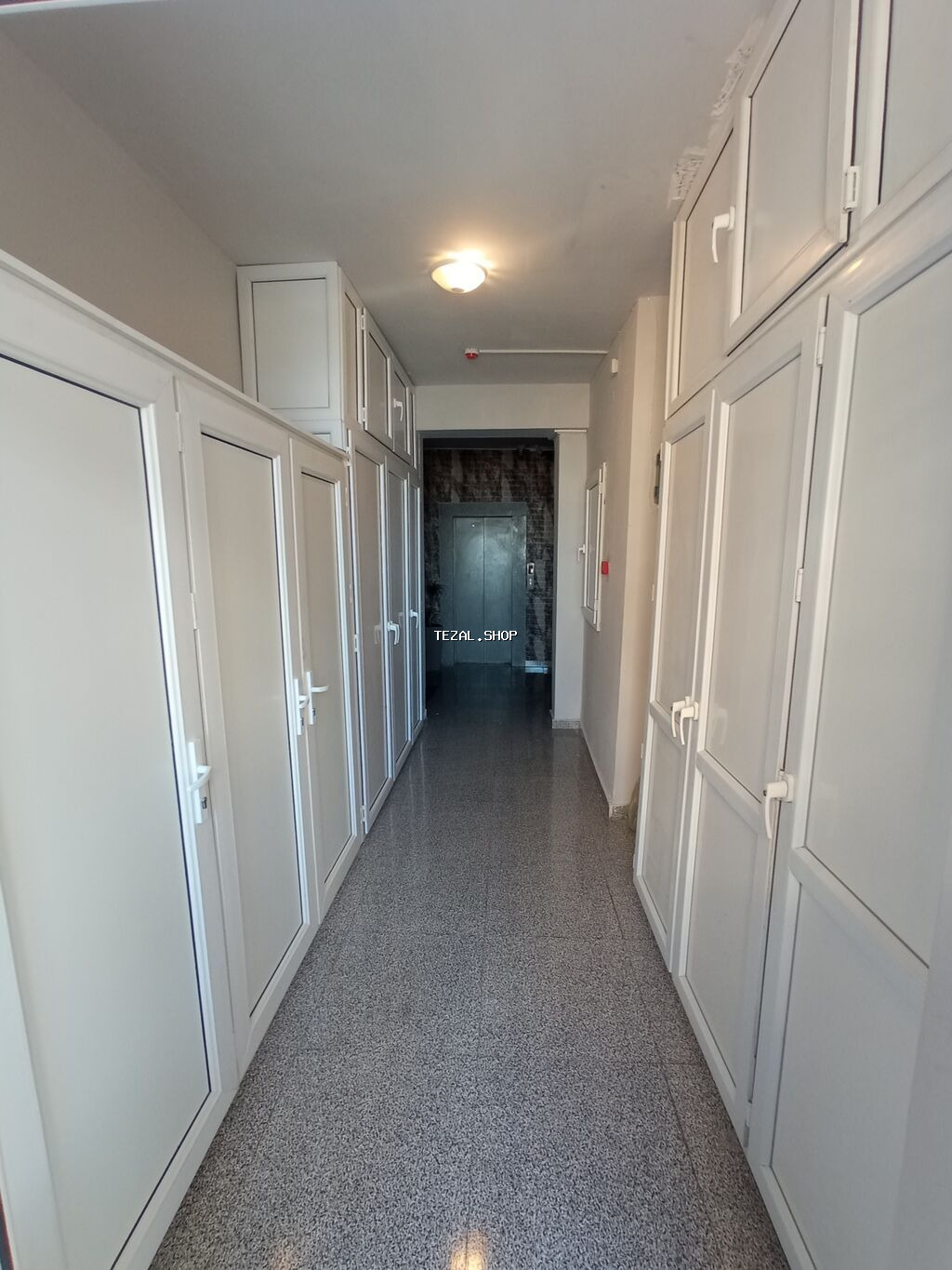 Plastik dolab balkonda və ya blokda istifadə olunan yeri faydalı - şəkil 4