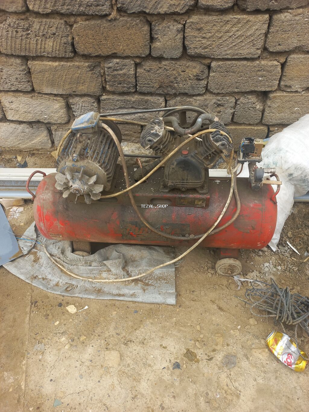 3 faza Sənaye tipli hava kompressoru - Üfüqi, silindrik hava balonu;