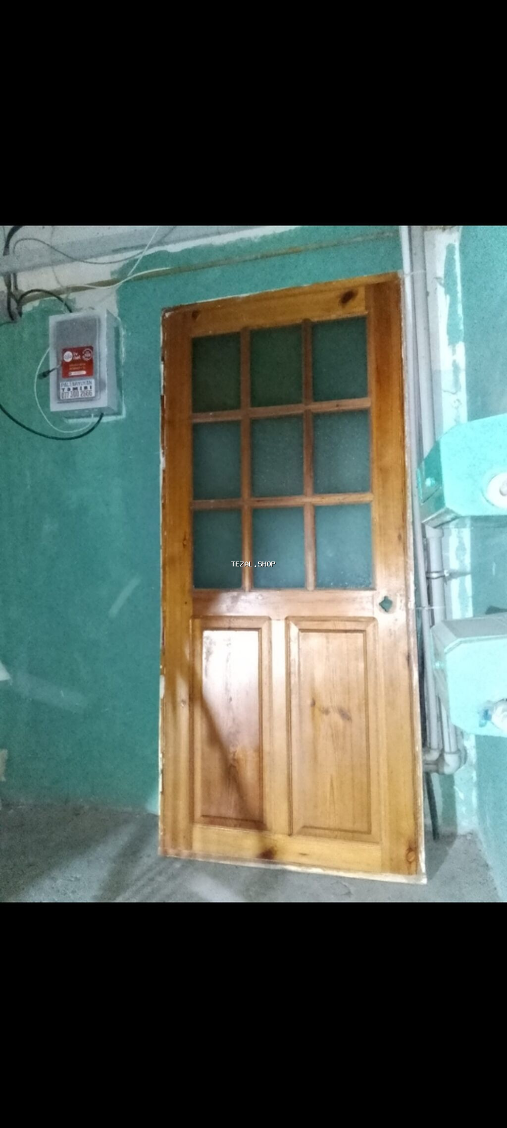 Şüşəli taxta qapı - Material: təbii ağac (laklanmış), isti qızılı