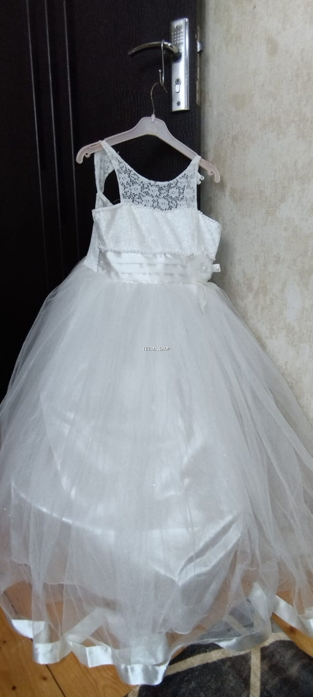 Ağ ziyafət donu.25 manat