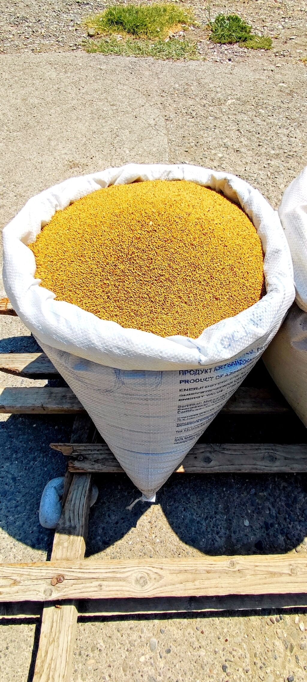 Yerli yonca toxumu Təmizlənmiş toxumdu,uzun ömürlü,enli yarpaqboyu