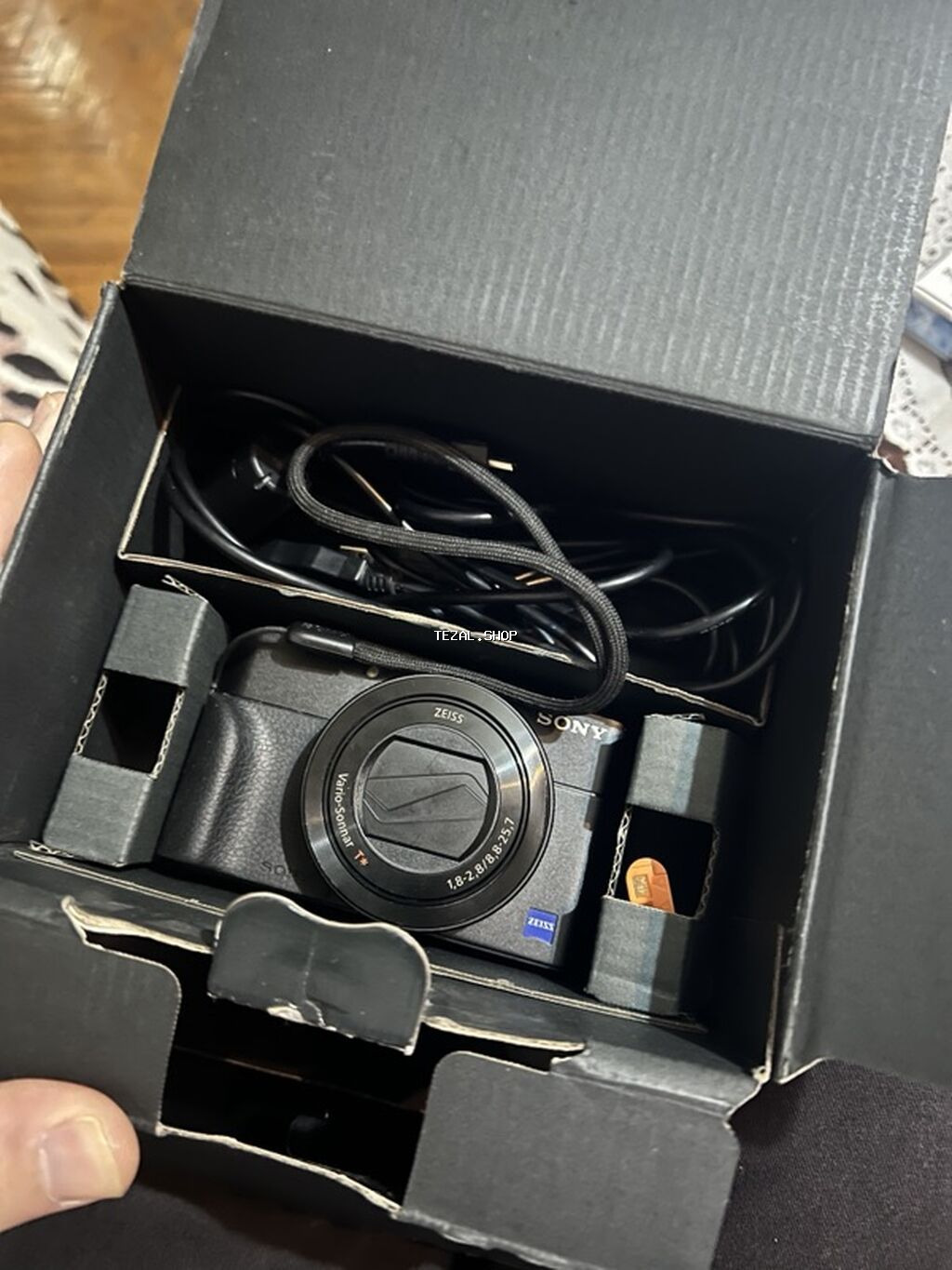 Sony kompakt fotoaparat – RX100 seriyası (ZEISS Vario‑Sonnar T*