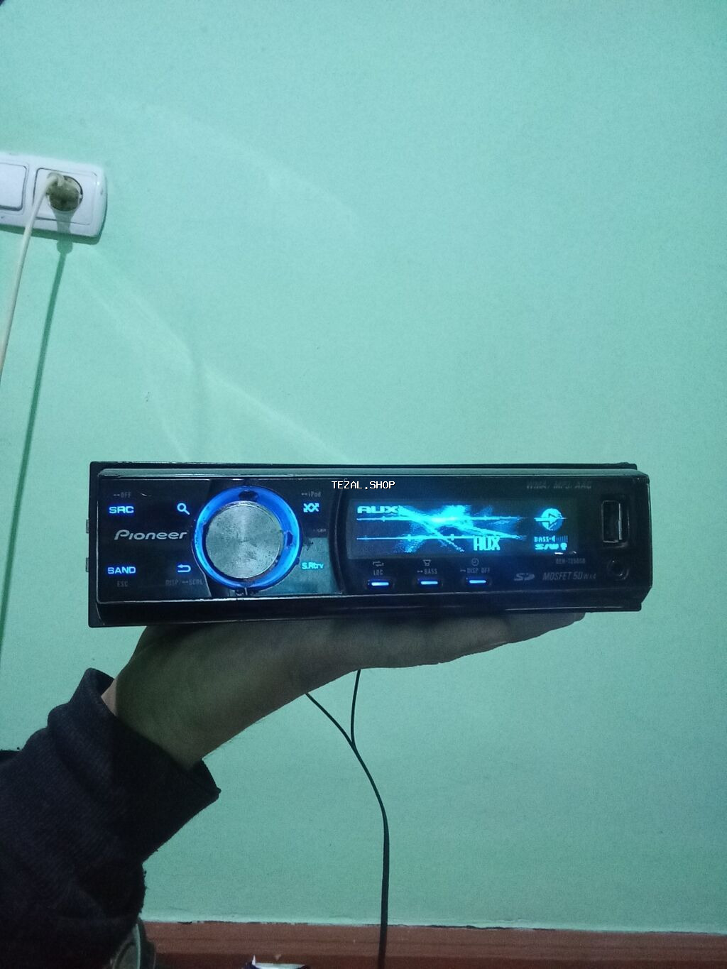 Maqnitol, Pioneer, AUX