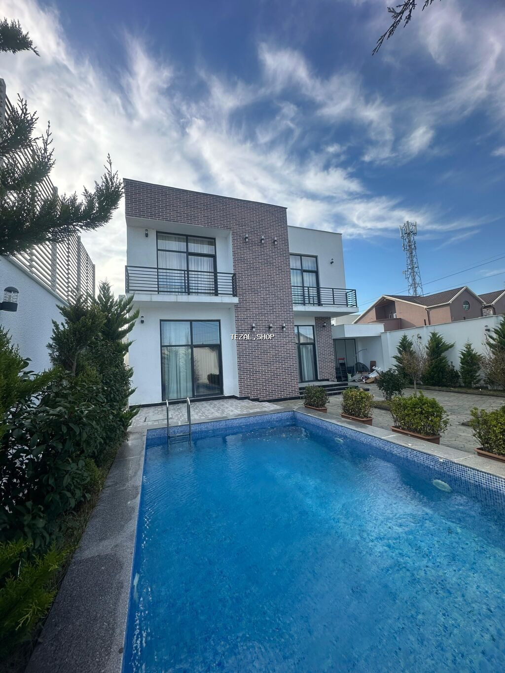 💥Mərdəkanda Modern iki mərtəbəli villa – 🔥isti hovuz və geniş həyət