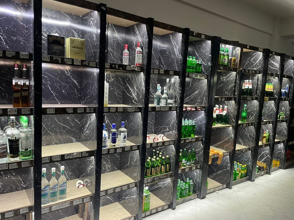 *SEVA XİRDALAN. Şərab vitrini təcili satilir. 6 Metrdir. QİYMƏT