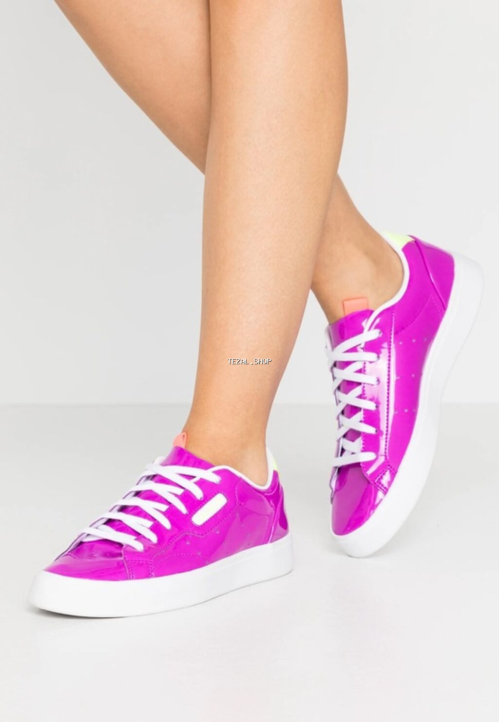 Adidas Originals krossovka (fuşya rəng)

100% Originaldir!