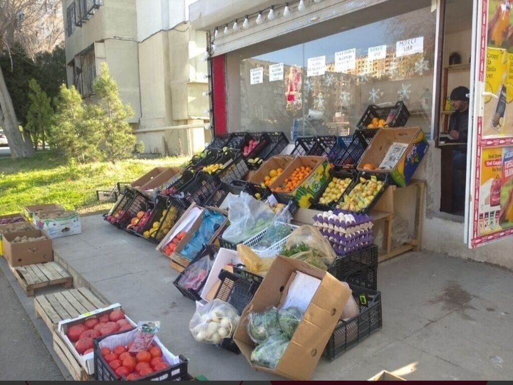 İCAREYE VERİLİR! Məkan:Əhmədli 350 AZN (Binaların əhatəsində