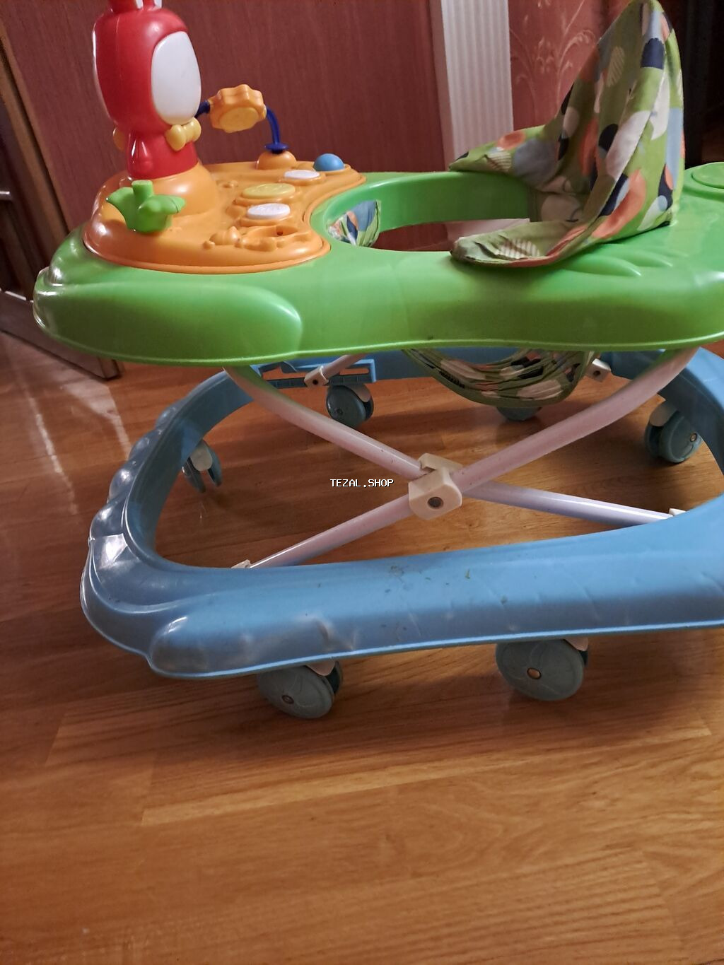 Uşaq gəzdiricisi (walker) - Rənglər: göy alt baza, yaşıl üst hissə