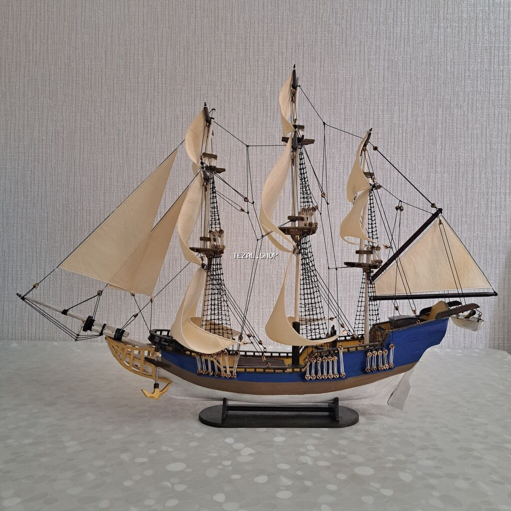 Taxtadan yelkənli gəmi maketi uzunluğ 60sm hündürlük 43sm eni 19sm