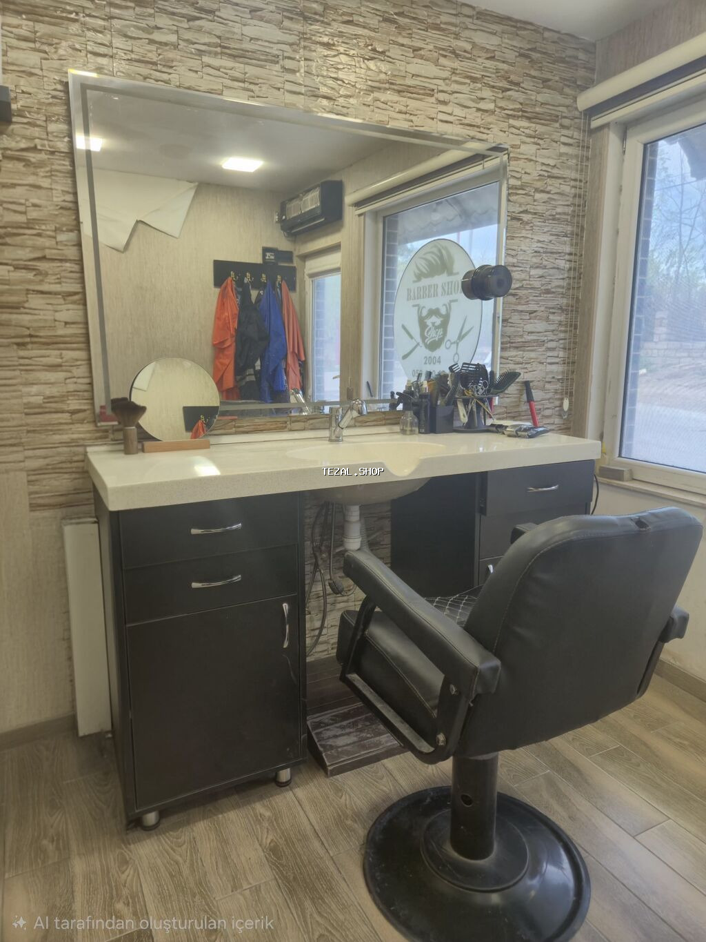 Bərbər iş stansiyası dəsti - Geniş divar güzgüsü ilə tam komplekt iş