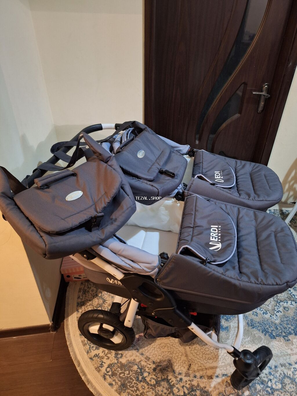 Əkizlər üçün araba, Yaş: <1 ay