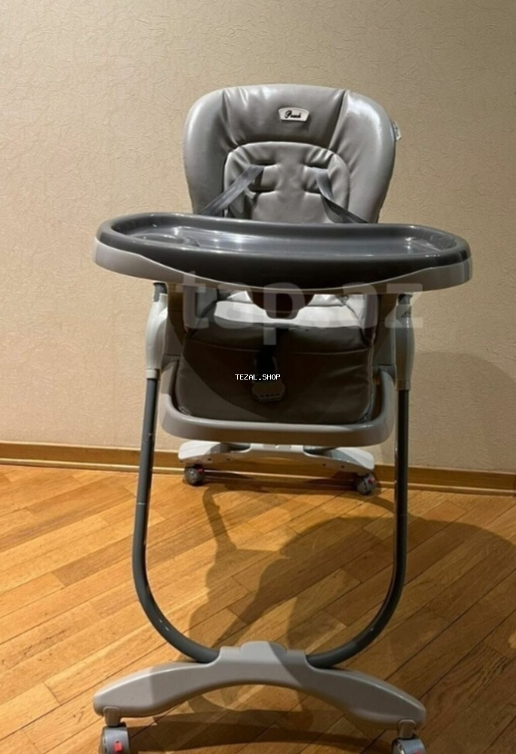 Uşaq yemək stulu – tünd boz rəngdə, çoxfunksiyalı model. Az işlənib