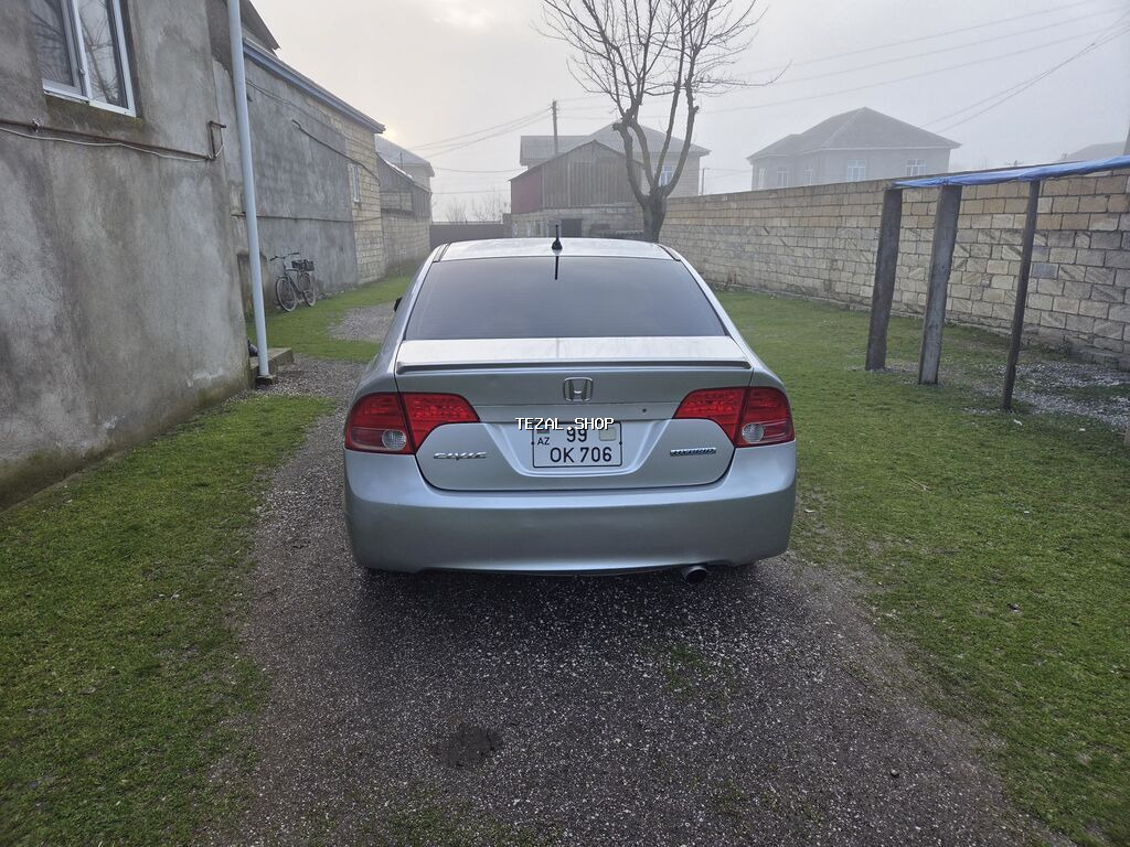Honda Civic: 1.3 l | 2007 il Sedan - şəkil 4