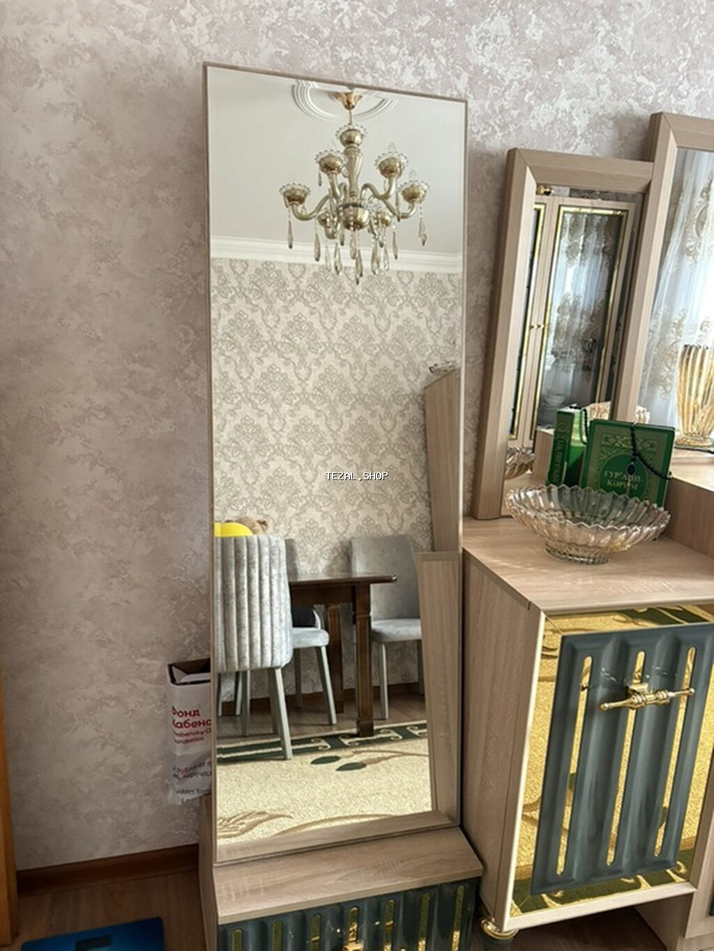 Qonaq otağı üçün dekorativ mebel dəsti Tərkib: - 2 qapılı vitrin - şəkil 3