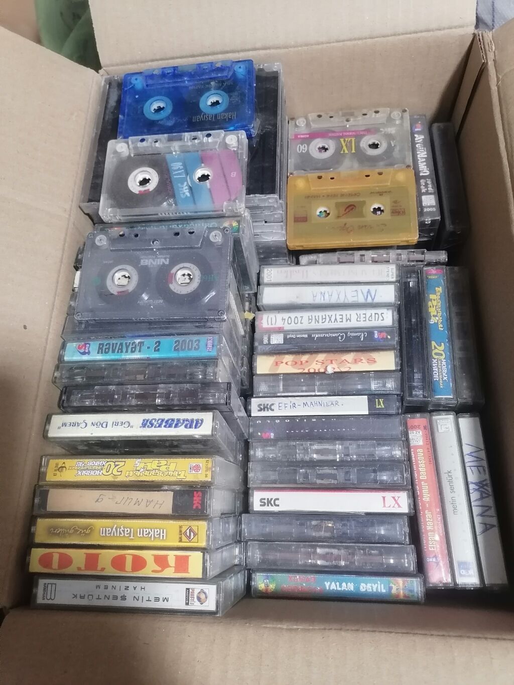 Kaset kolleksiyası – müxtəlif janrlarda orijinal audio kasetlər
