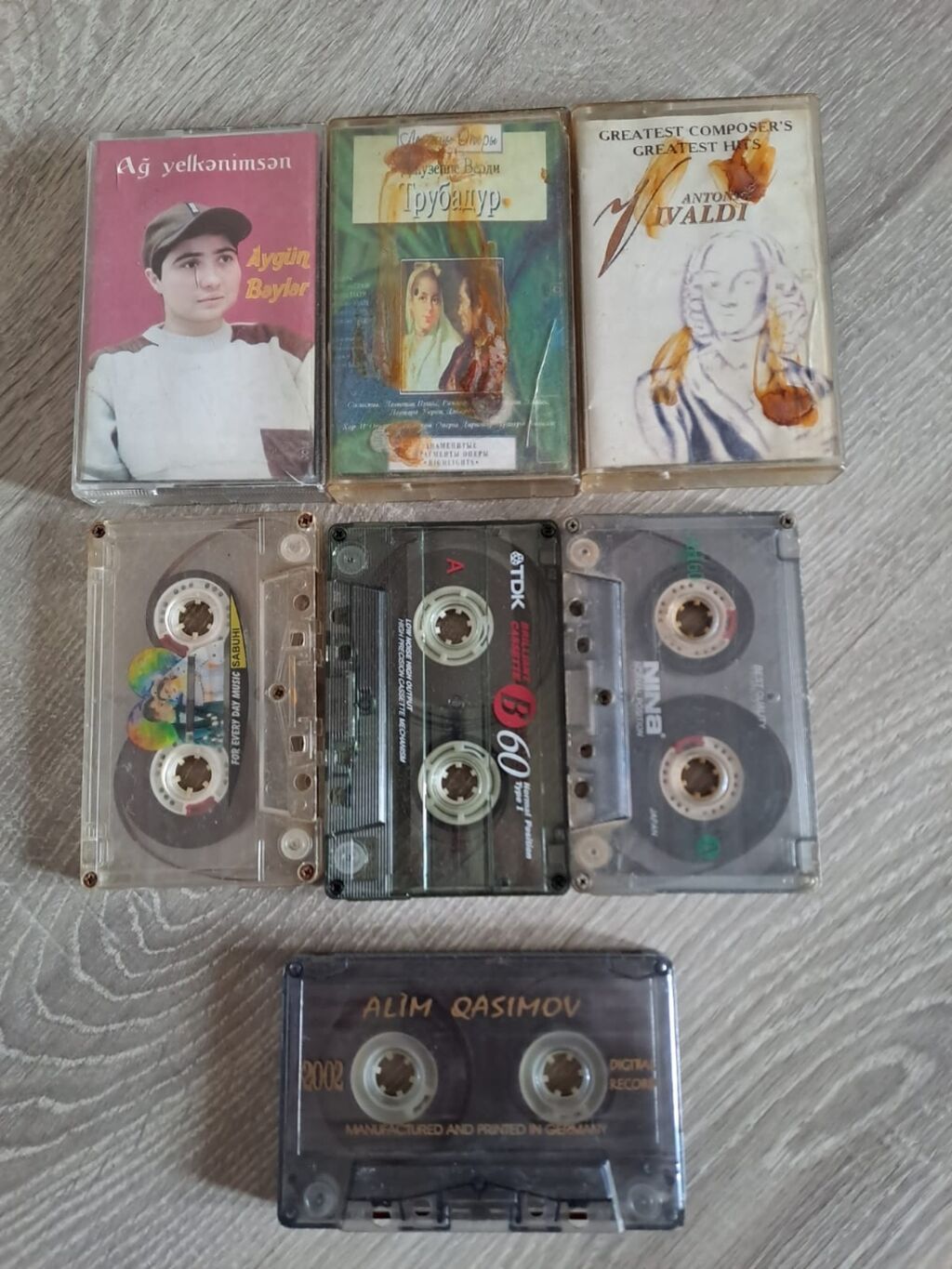 Kaset 3 manat