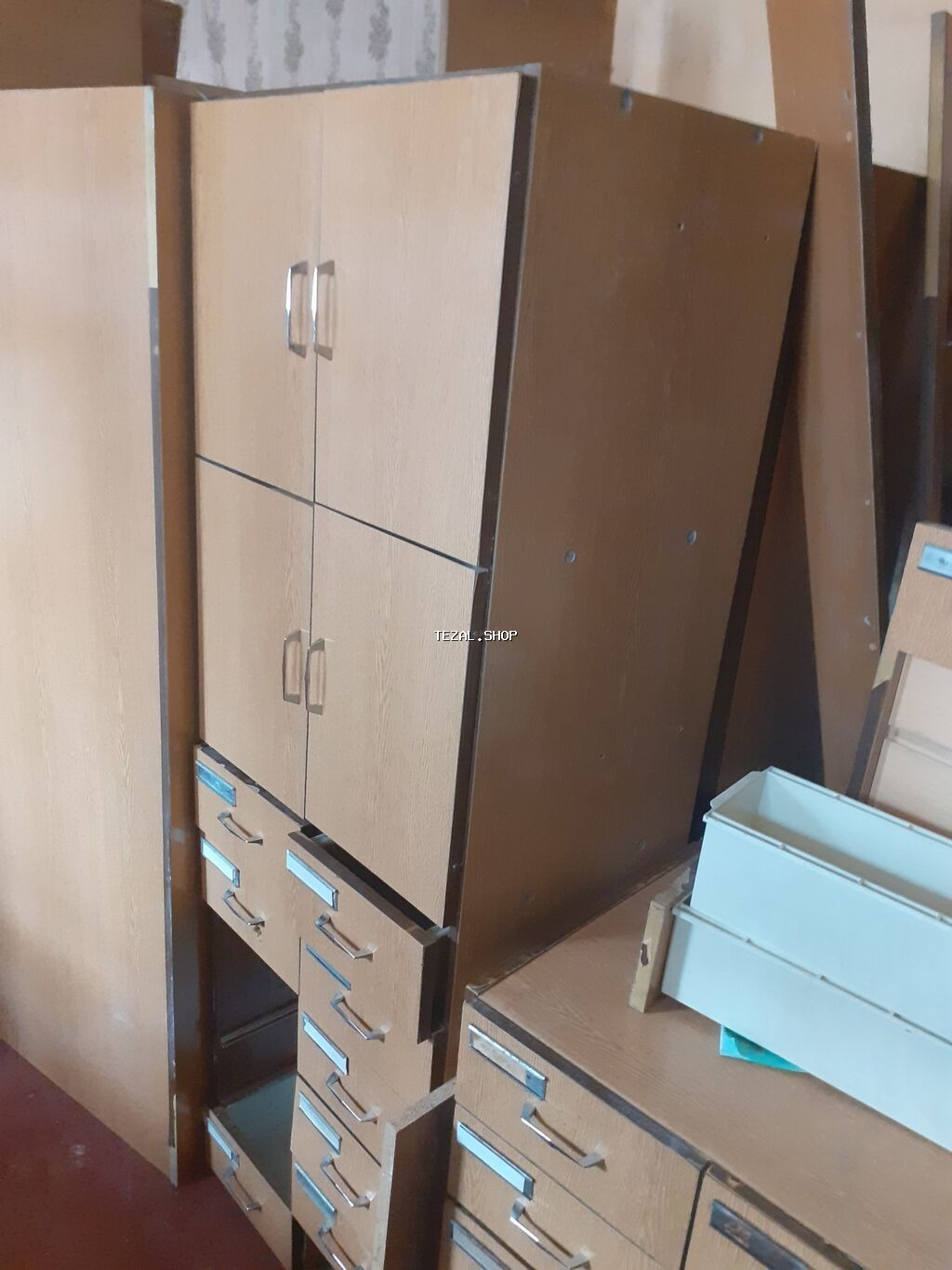 Şkaflar coxlu siyirməli aptekdə işlənib coxlu sayda tək təkdə satılır