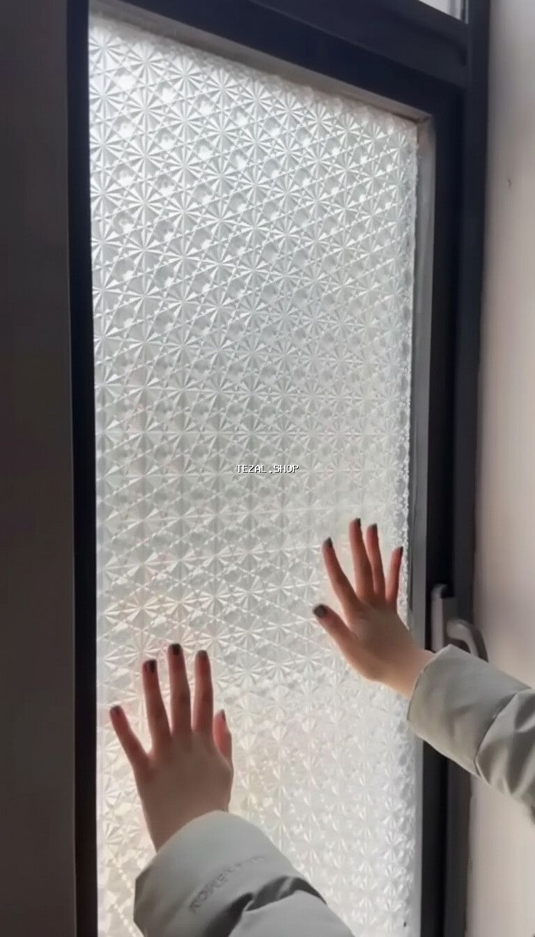 Buzlu şüşə vinilil arxası özü yapışqanlı. Rulonda 5 və 10 metr