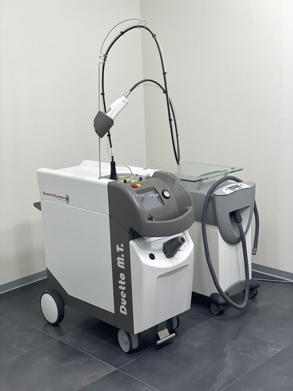 Salam. Məhsul çox az istifadə olunub, ideal vəziyyətdədir. Üstündə