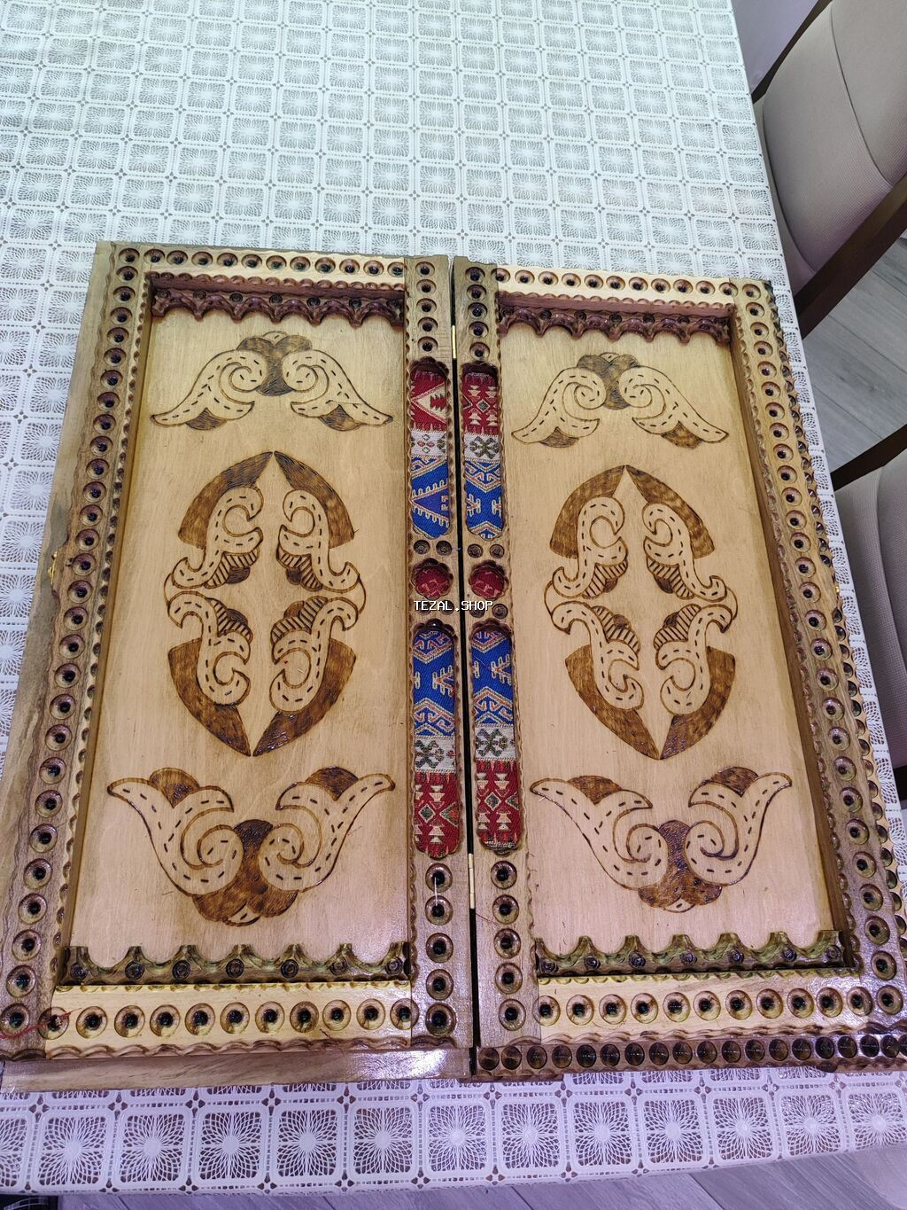 Əl işı taxta nərd dəsti - Material: təbii ağacdan oyma naxışlarla