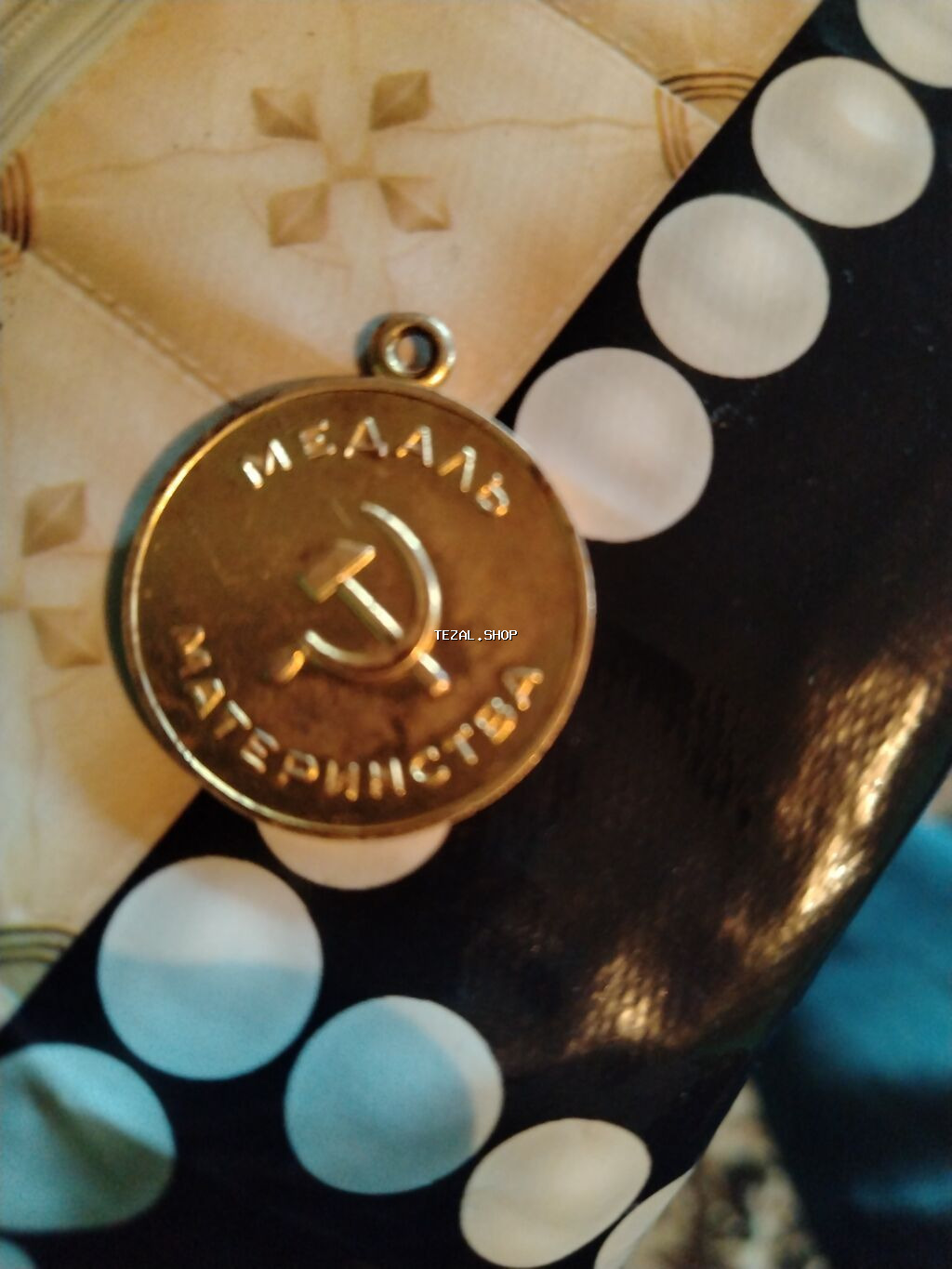 Sovet dövrünə aid “Müqəddəs Ana Medalı” (Медаль Материнства) –