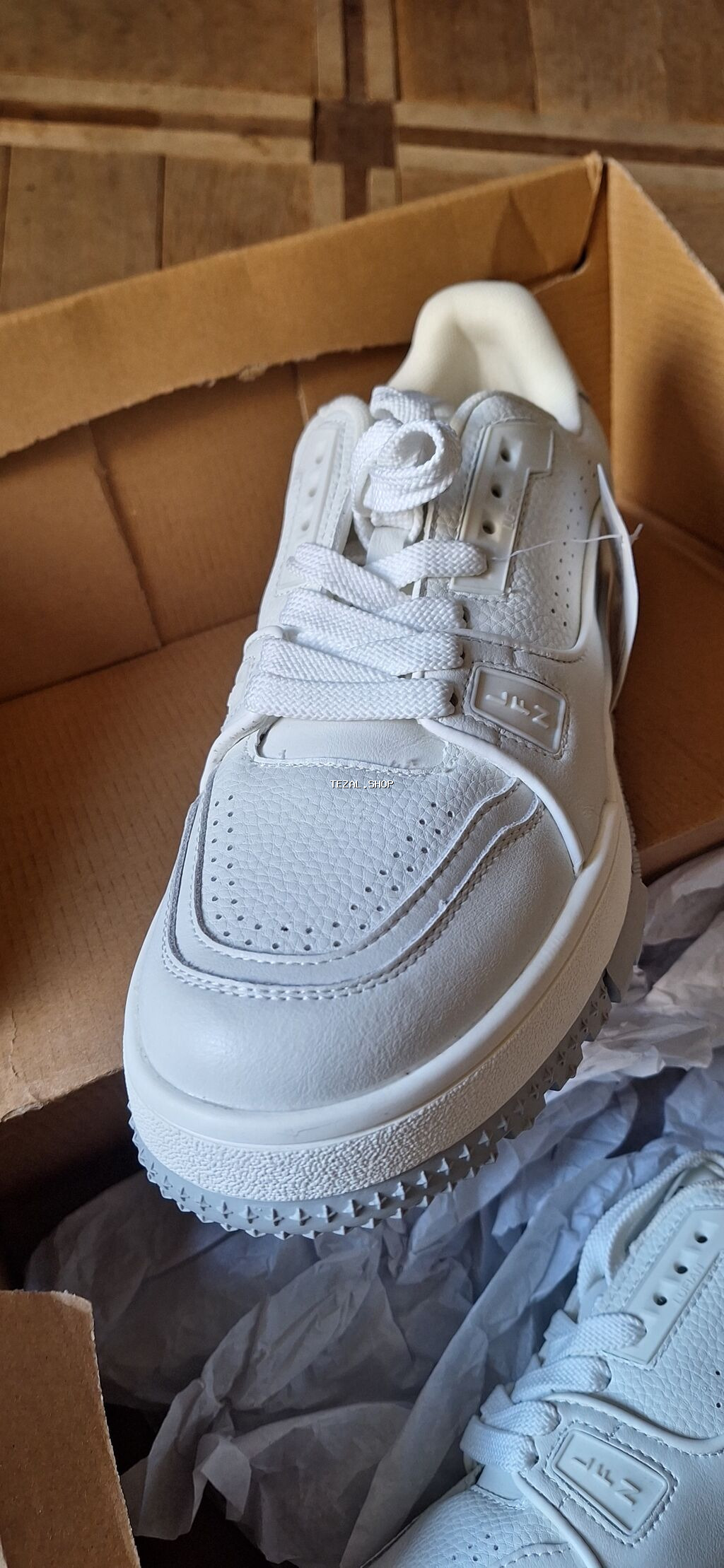 Lufian kişi idman ayaqqabısı Misirdə istehsal olunub. - Rəng: tam ağ