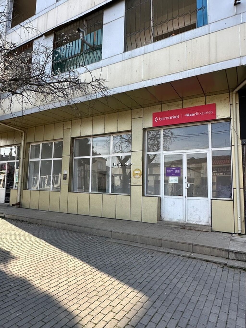 İcarəyə verilir – vitrinli kommersiya sahəsi - Təyinat: mağaza, ofis