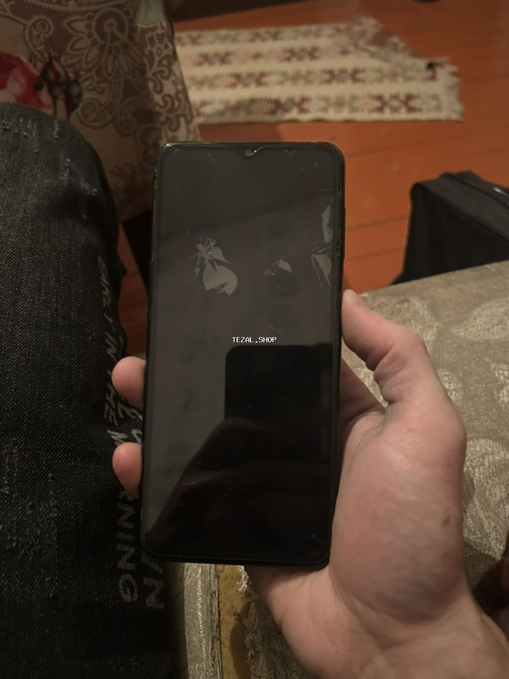 Smartfon – arxa hissədə üçlü kamera modulu və LED flaşla - Arxa - şəkil 2