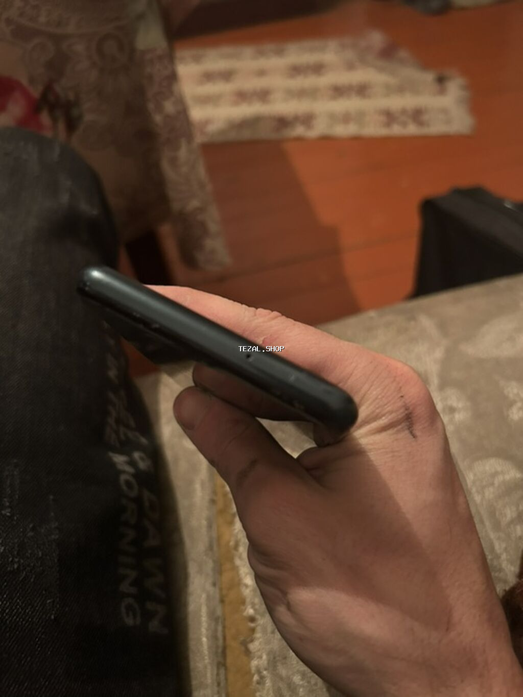 Smartfon – arxa hissədə üçlü kamera modulu və LED flaşla - Arxa - şəkil 4