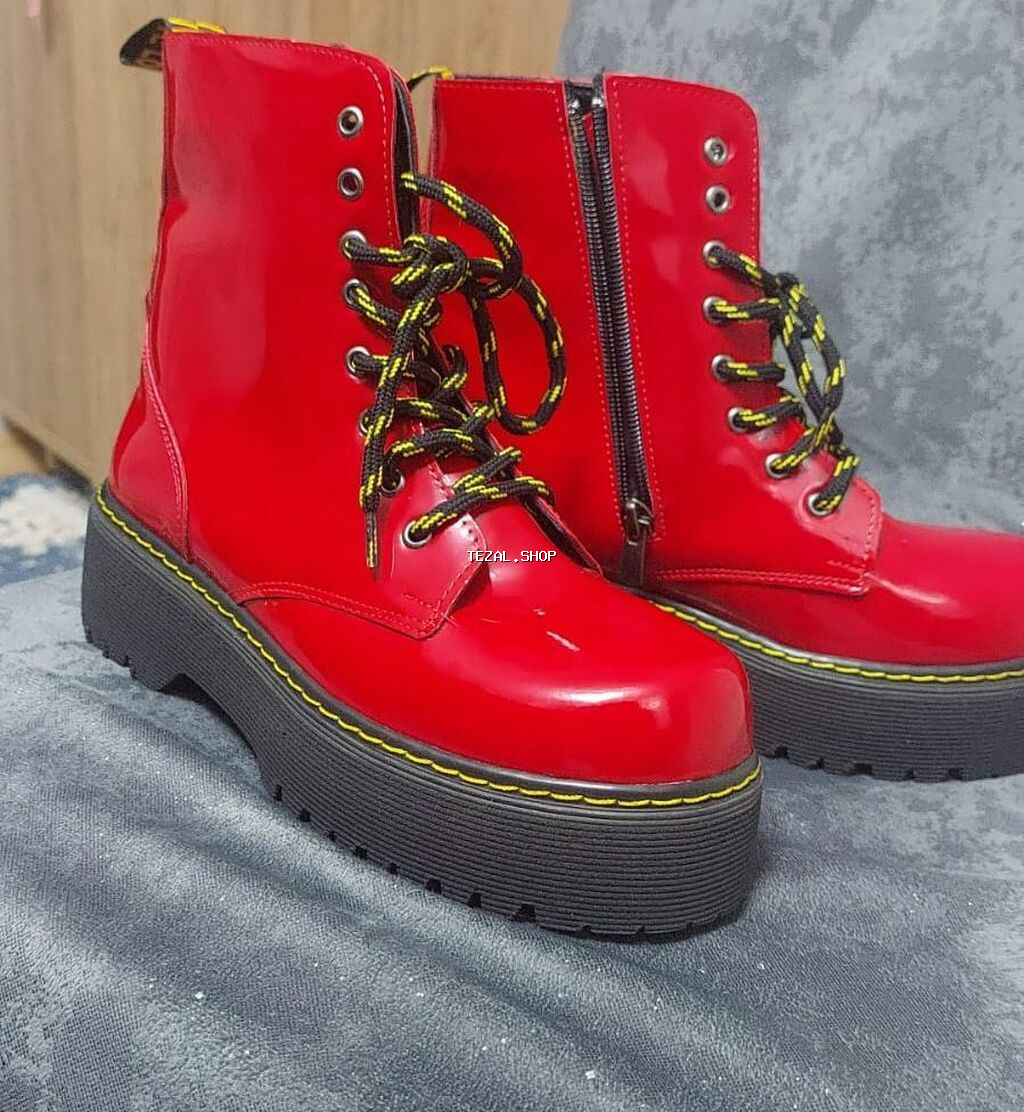 Qırmızı laklı platforma botlar - Parlaq laklı üst səth, asan