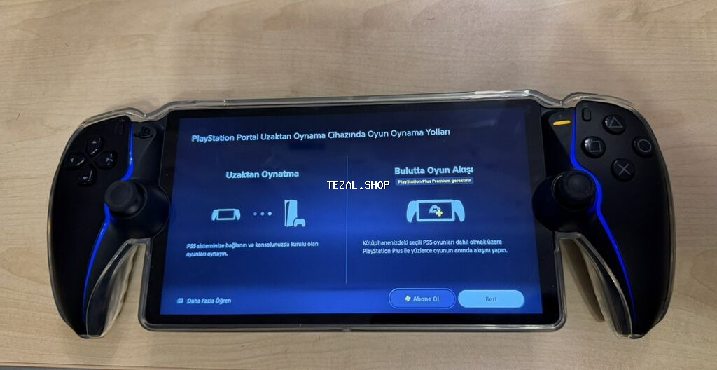 PlayStation Portal Remote Player + qoruyucu aksesuarlar. Demek olarki