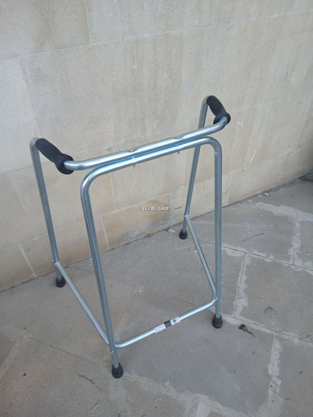 Yeriməyə kömək etmək üçün nəzərdə tutulmuş möhkəm metal çərçivə